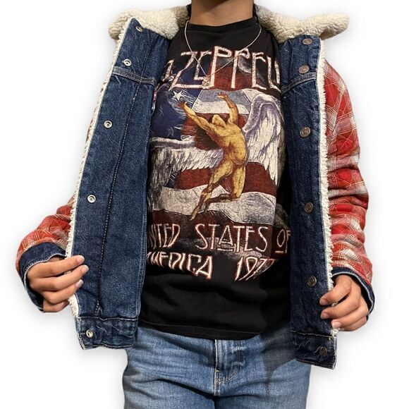 Levi's  Reversible Trucker Jacket - Picture 3 of 14